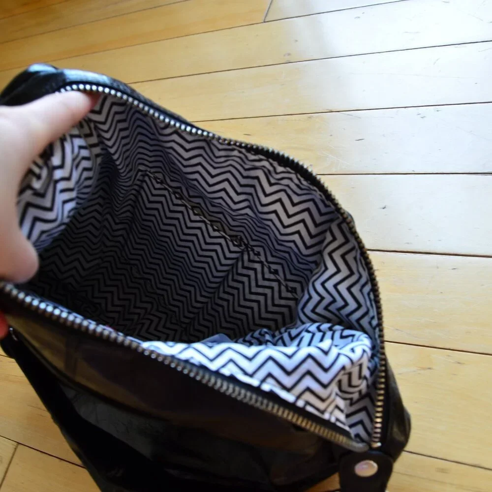 Hobo International Womens Black Shiny Shoulder Purse The Original - Picture 16 of 16